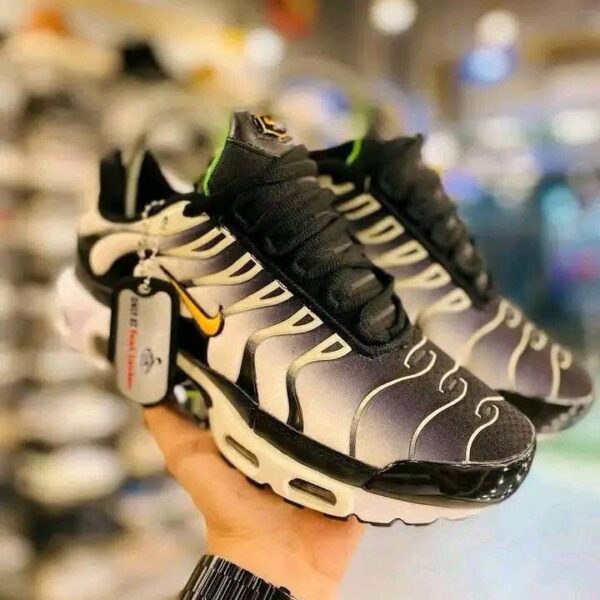 Basket adidas tn