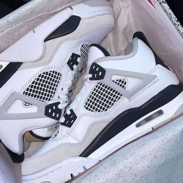 Basket Jordan 4